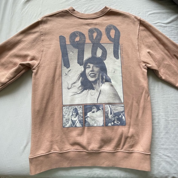 Taylor Swift crewneck 🤍 - Picture 2 of 3